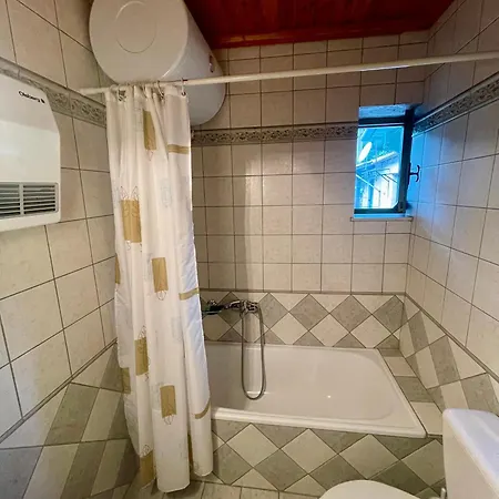 Petra Maisonettes Kariá