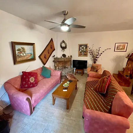 Petra Maisonettes Kariá